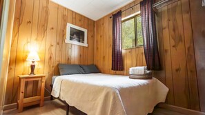 2 bedrooms, WiFi, bed sheets - Hidden Haven Cottages - 2 Bedroom Cottage (Lake City)
