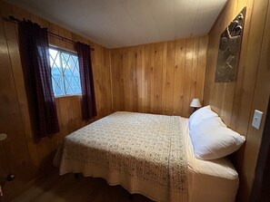 2 bedrooms, WiFi, bed sheets - Hidden Haven Cottages - 2 Bedroom Cottage (Lake City)