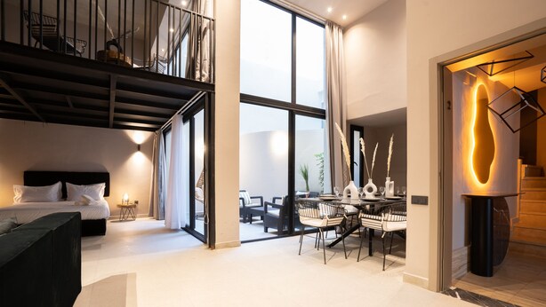 50-inch Smart TV with cable channels, Netflix, streaming services - Twenty Six Luxury Résidence (Casablanca)