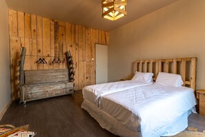 3 bedrooms, travel cot, WiFi, bed sheets - Chateau Camponac (Bourg)