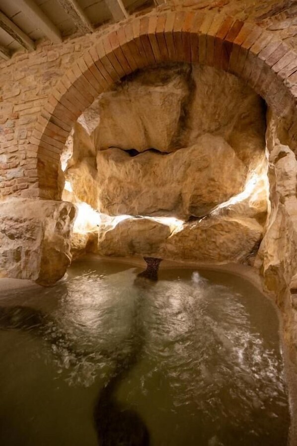 Luxury Suite, 1 Bedroom, Hot Tub | Private spa tub