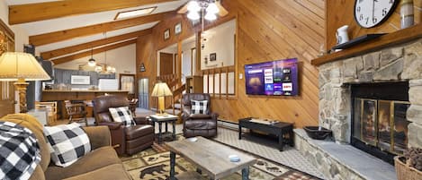 Smart TV, fireplace
