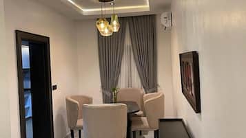 Apartamento executivo | Opções para refeição no quarto