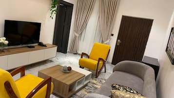Classic Suite | Living area | Flat-screen TV