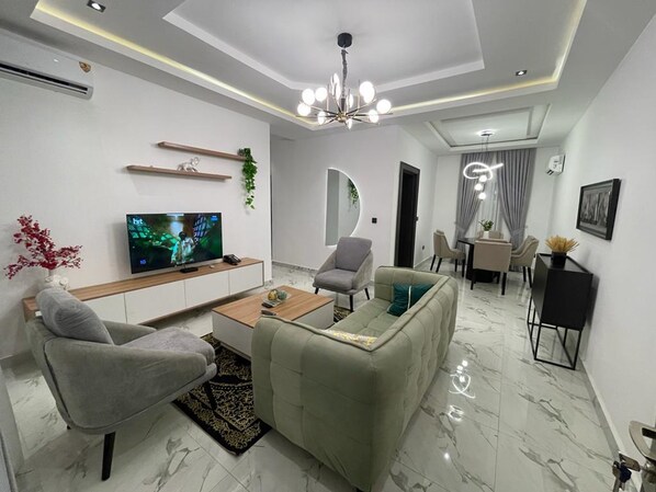 Apartemen Eksekutif | Area keluarga | TV layar datar