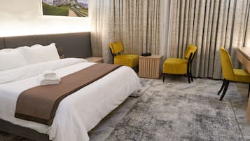 1 bedroom, in-room safe, desk, free WiFi