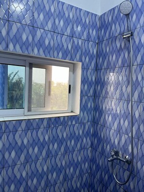Apartment | Badezimmer | Dusche, Handtücher