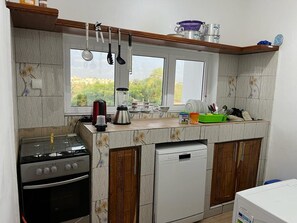 Apartament | Cuina privada | Frigorífic, microones, forn i placa de cuina 