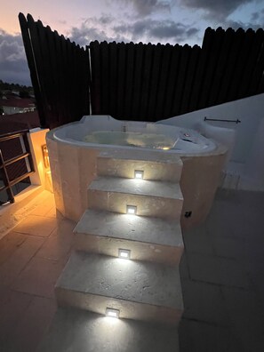 Bain à remous extérieur