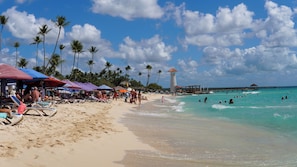 Beach nearby, beach towels - Beachside Apartment with Rooftop Terrace & Private Jacuzzi – Sleeps 6 (Dominicus)