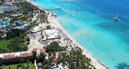 Luxury Beachside Apartment with Rooftop Terrace & Private Jacuzzi – Sleeps 6