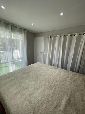 1 habitación, tabla de planchar con plancha, wifi gratis y ropa de cama 