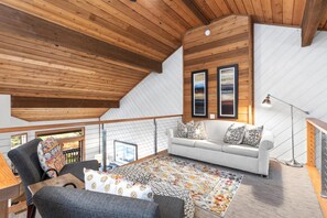 Condo (3 Bedrooms) | Library