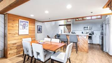 Condo (3 Bedrooms) | Dining