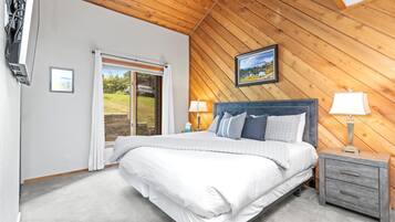 Condo (3 Bedrooms) | 3 bedrooms, laptop workspace, iron/ironing board, bed sheets