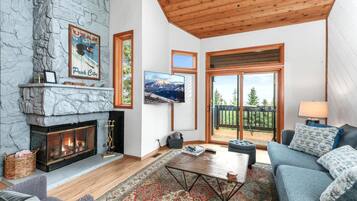 Condo (3 Bedrooms) | Front of property