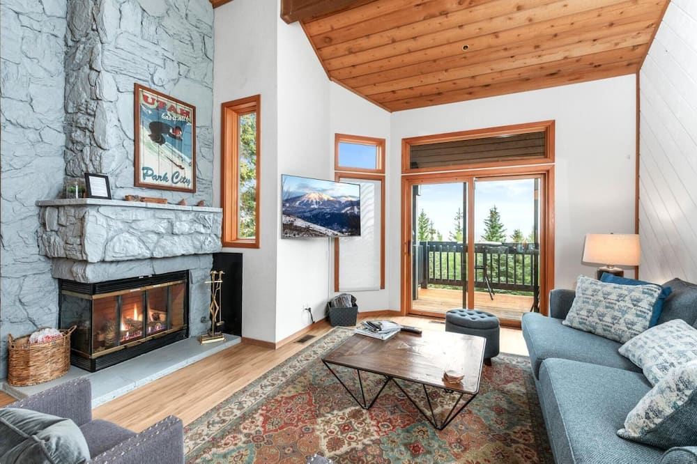 Ridgepoint 3 Bedrooms RGT-117 by KBM