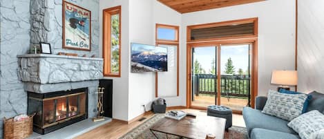 Condo (3 Bedrooms) | Front of property