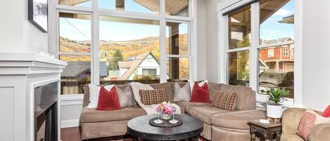 Studio (3 Bedrooms) | Front of property