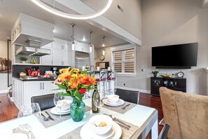 Studio (3 Bedrooms) | Dining