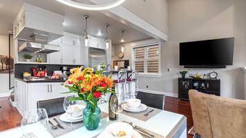 Studio (3 Bedrooms) | Restauration