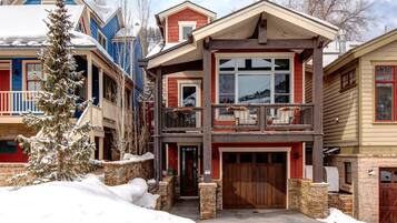 Studio (3 Bedrooms) | Exterior