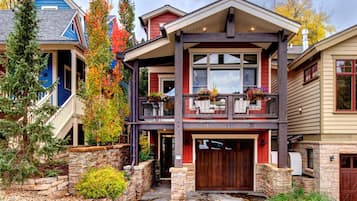 Studio (3 Bedrooms) | Property amenity