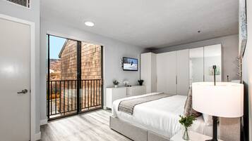 2 bedrooms, iron/ironing board, bed sheets