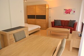 City Apartment | Living area | 50-cm TV with digital channels - Nest - Lauriedstrasse 9 (Zug)