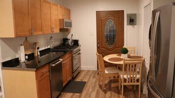 冰箱、微波炉、烤箱、炉灶