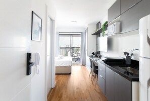 Suite Cyrela 710 | Iron/ironing board, free WiFi, bed sheets - Cyrela For You Carlos Petit (São Paulo)