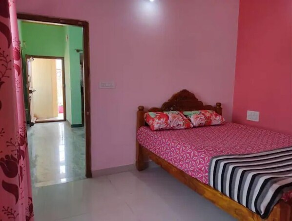 1 bedroom, iron/ironing board, bed sheets