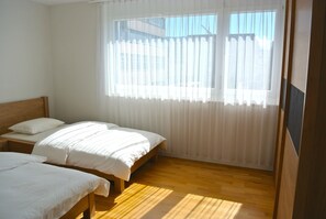 City-lejlighed | 3 soveværelser, individuelt design, individuel indretning, skrivebord