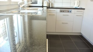 City Apartment | Private kitchen | Fridge, microwave, oven, stovetop - Nest - Nordstrasse 9 (Zug)