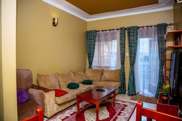 House | Living area - Beautiful 2-bed House in Kampala (Kampala)
