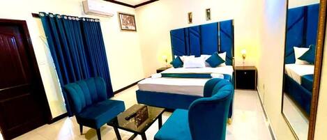 Kahden hengen deluxe-huone | Työpöytä, äänieristys, silitysrauta/-lauta, ilmainen Wi-Fi