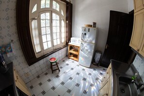 Fridge, microwave