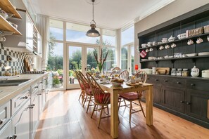 Daily full breakfast (EUR 10 per person) - B&B Het Pronkbed (Oirschot)