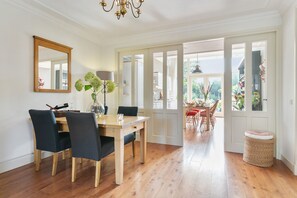 디지털 채널 시청이 가능한 75cm 스마트 TV