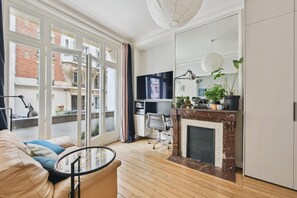 Interior - Eiffel Tower at 5' walking, Parisian charm, highly equipped, 4 people, 2 bdr. (Paris)