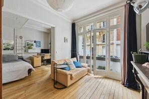 2 Schlafzimmer, Schreibtisch, Bügeleisen/Bügelbrett, Reisekinderbett