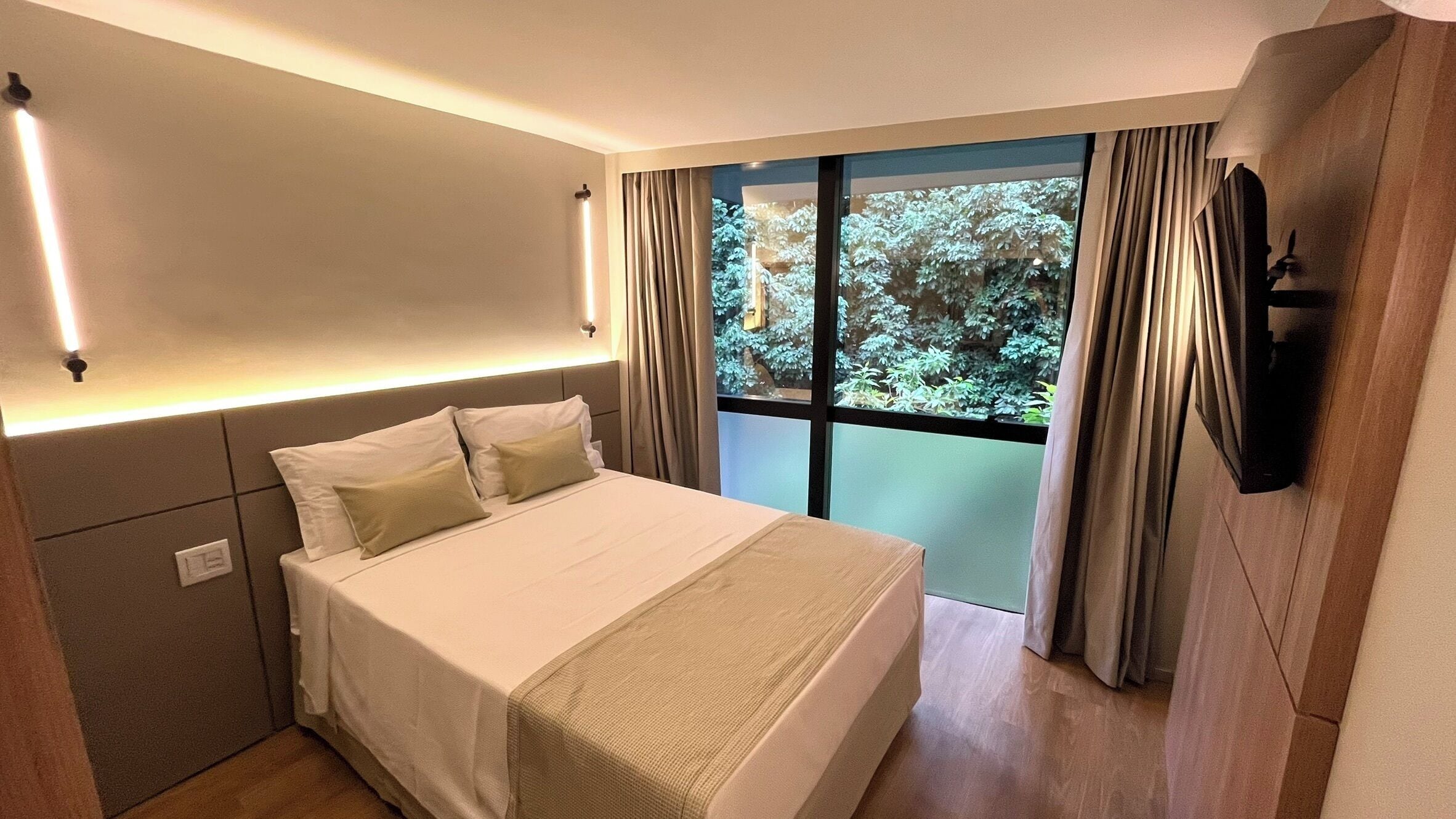 Estudio clásico | Camas con pillow-top, muebles diferentes, insonorización y wifi gratis 