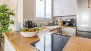 茶具/咖啡用具、冰箱、微波炉、炉灶