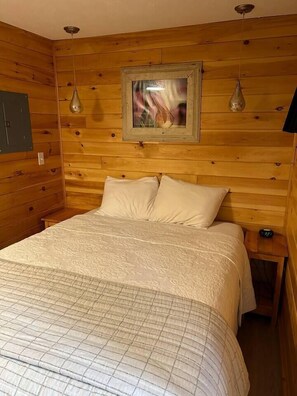 1 bedroom, WiFi, bed sheets - Cottage #5 The Coneflower, 1 Bedroom Cottage (Lake City)