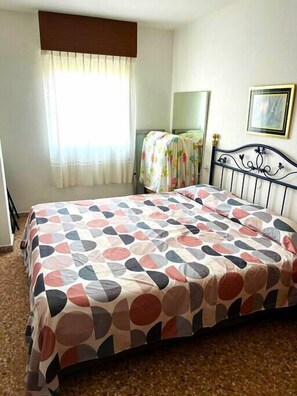 3 Schlafzimmer, Bügeleisen/Bügelbrett