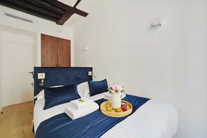 2 bedrooms, desk, iron/ironing board, WiFi