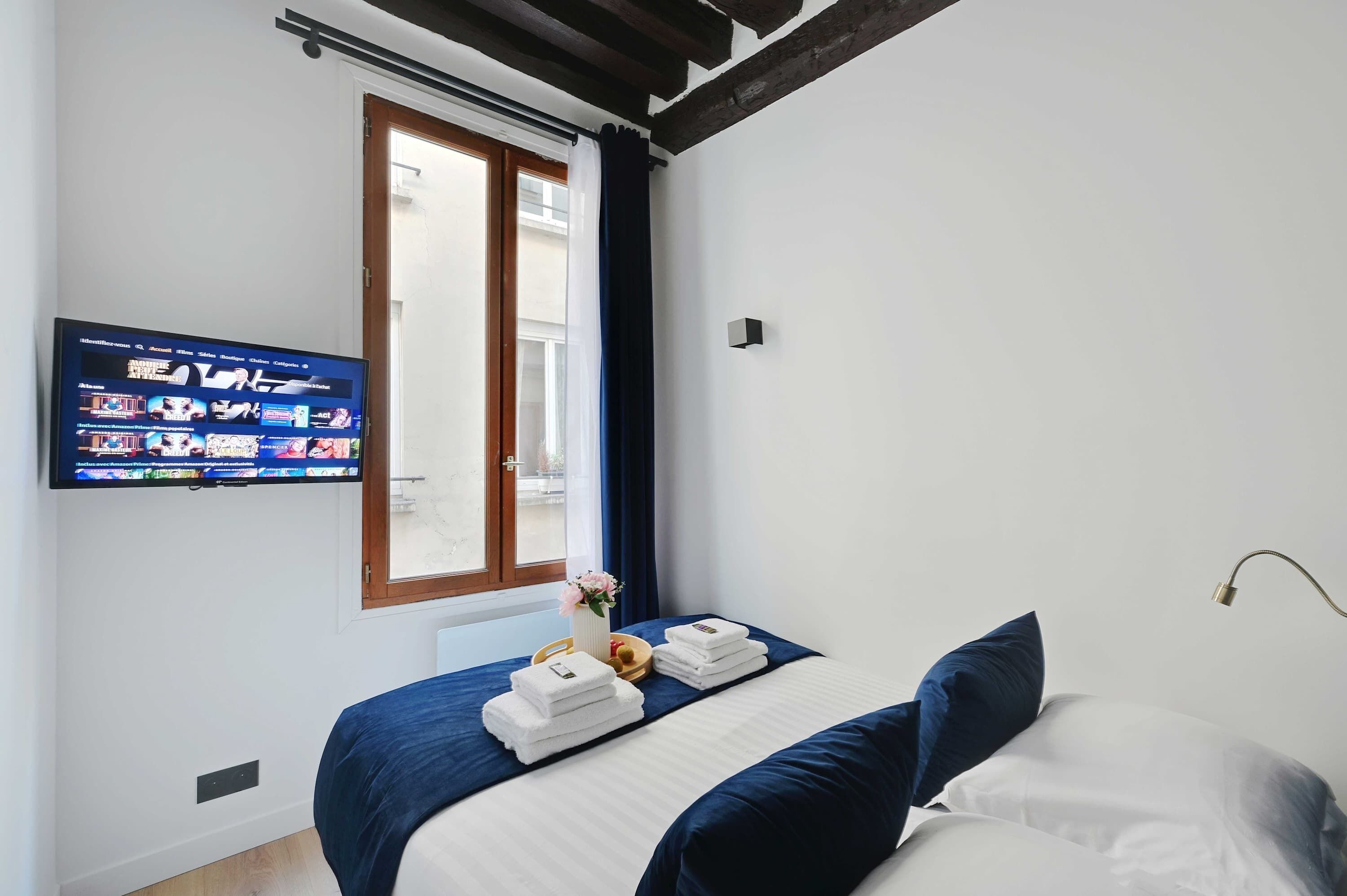 2 bedrooms, desk, iron/ironing board, WiFi