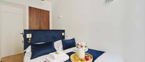 2 bedrooms, desk, iron/ironing board, WiFi