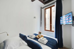 2 habitaciones, escritorio, tabla de planchar con plancha y wifi 