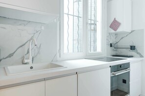 Fridge, microwave, oven, stovetop